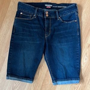Denizen from Levi’s modern skinny Bermuda style shorts size 14 like New